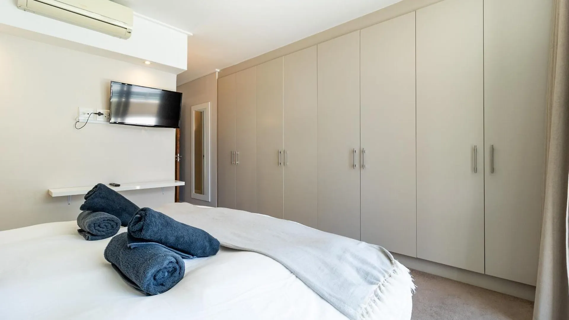 Canal Quays No Load Shedding Two Bedroom Apartment Cape Town