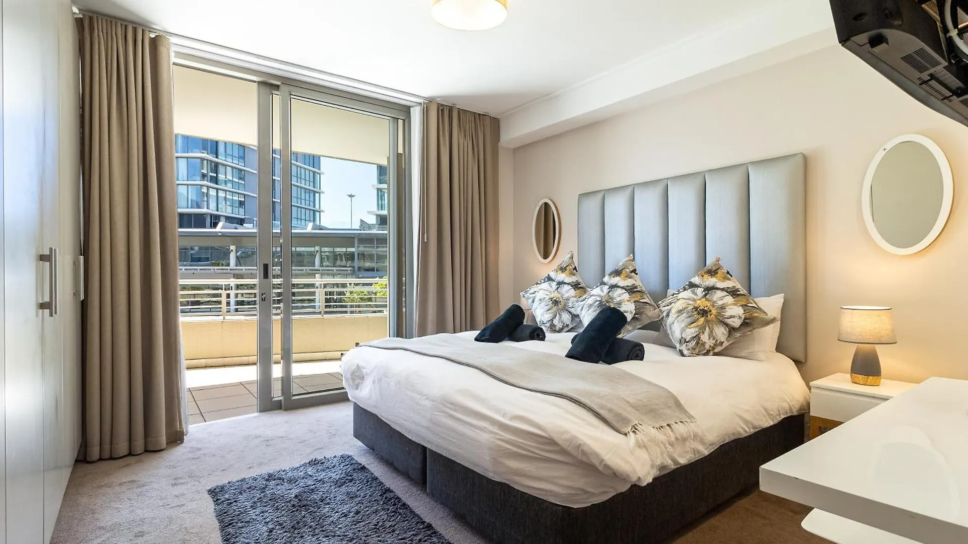 Canal Quays No Load Shedding Two Bedroom Apartment Cape Town
